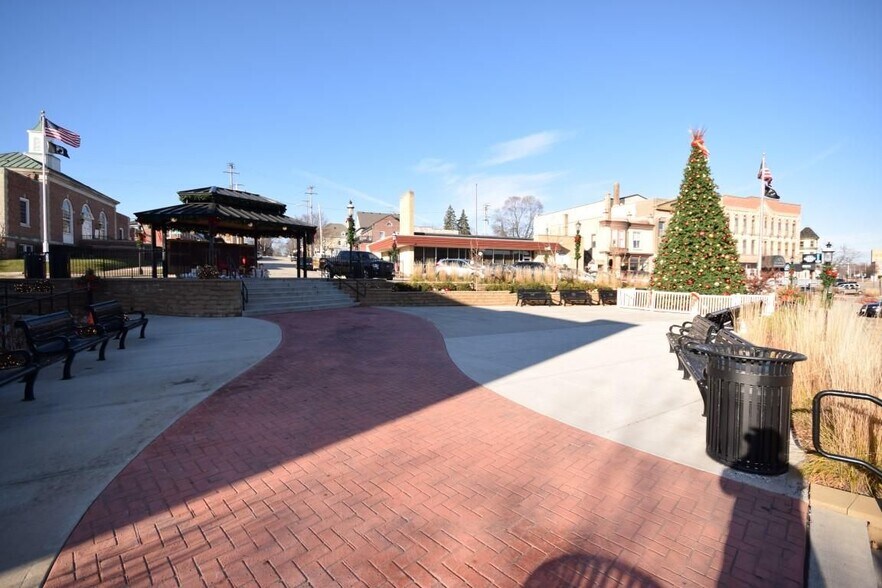 More Photos Of 215 MAIN STREET ZEILGLER BUILING, West Bend Office For Lease