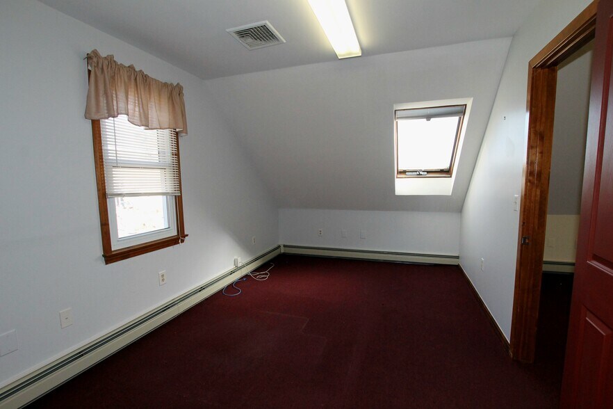 More Photos Of 9 Old Westminster Rd, Hubbardston Warehouse For Sale