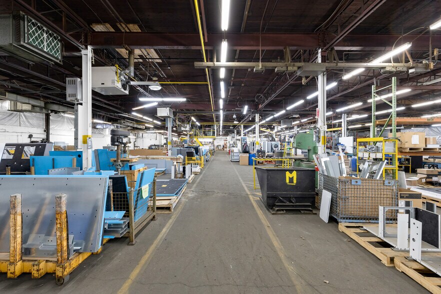 More Photos Of 262 Rue Scott, St-Jérôme Warehouse For Sale