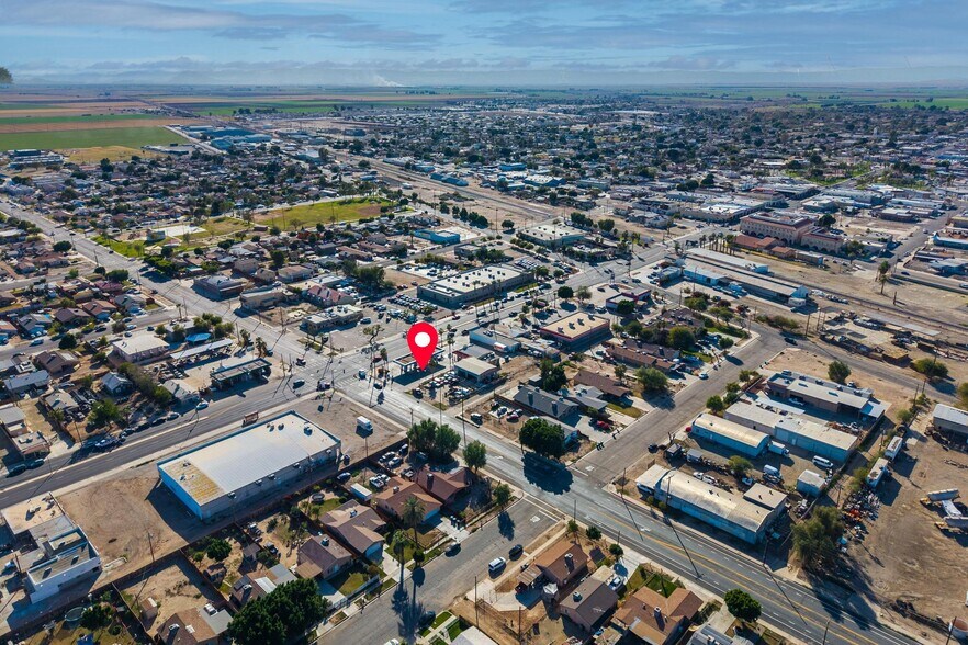 More Photos Of 977 Main St, Brawley General Retail For Sale