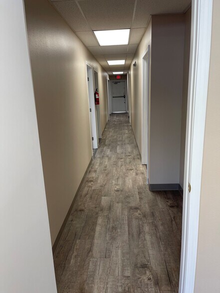 More Photos Of 5525 S Sherwood Forest, Baton Rouge Office For Lease