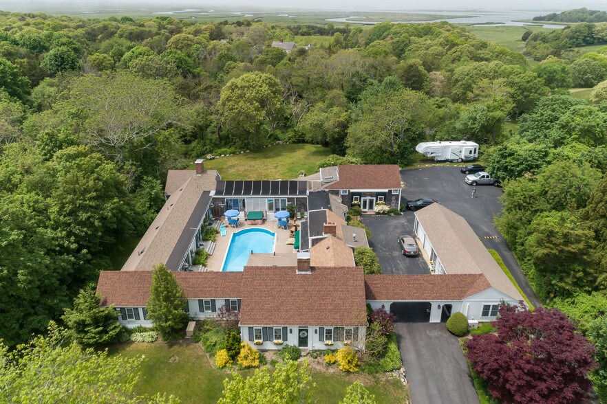 Primary Photo Of 2504 Main St, West Barnstable Hotel For Sale