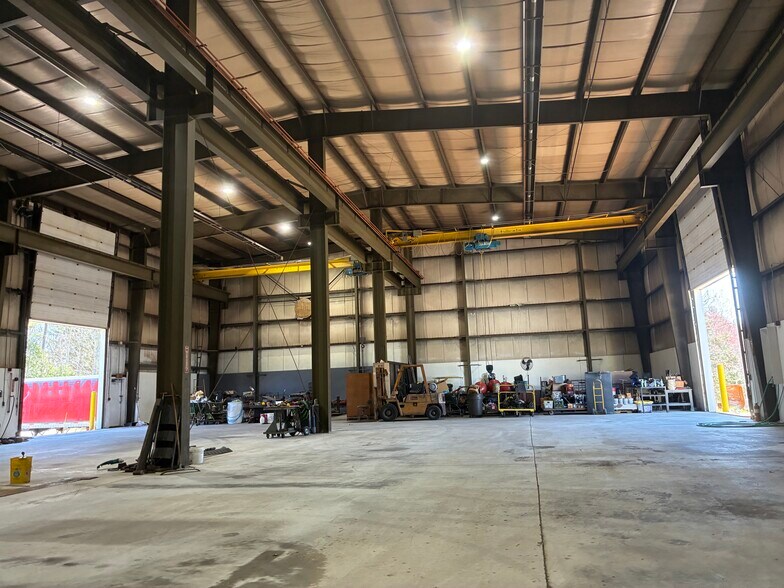 More Photos Of 185 Lafayette Rd, North Hampton Warehouse For Lease