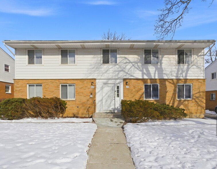 Primary Photo Of 630 Westmoreland Dr, Vernon Hills Apartments For Sale