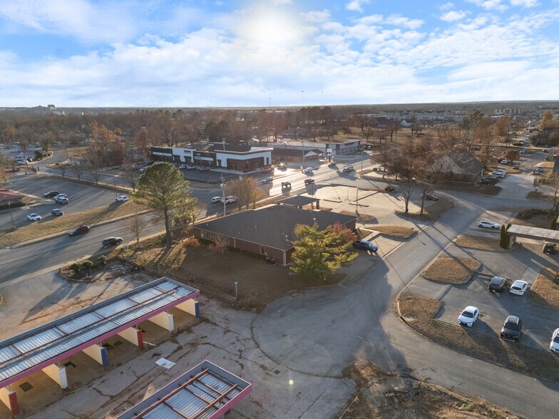 More Photos Of 101 N 37th St, Rogers Medical For Lease