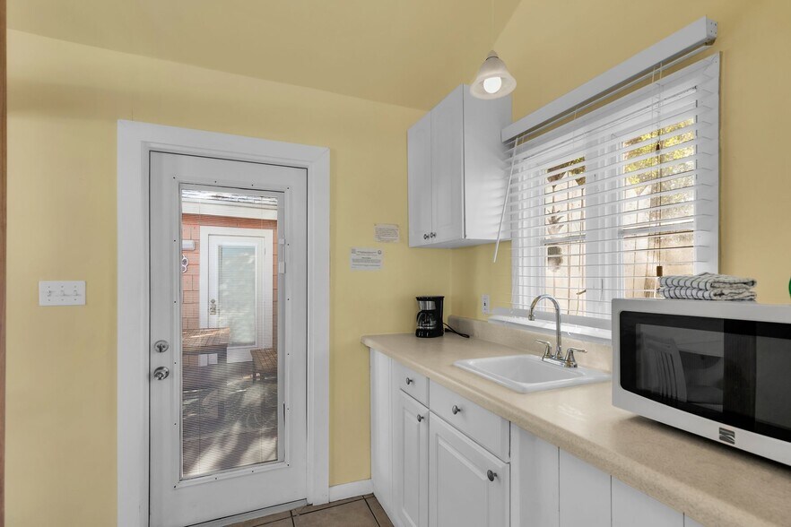 More Photos Of 243 61st St, Marathon Hotel For Sale