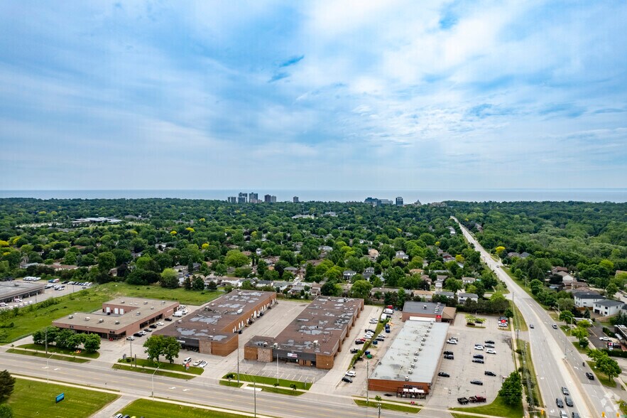 More Photos Of 2538 Speers Rd, Oakville Warehouse For Lease