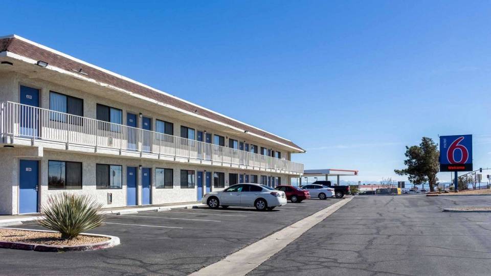More Photos Of 16958 State Highway 58, Mojave Hotel For Sale