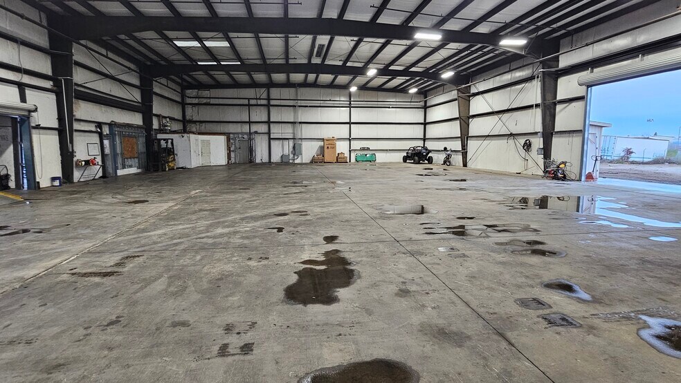 More Photos Of 7563 Reese Rd, Sacramento Warehouse For Lease