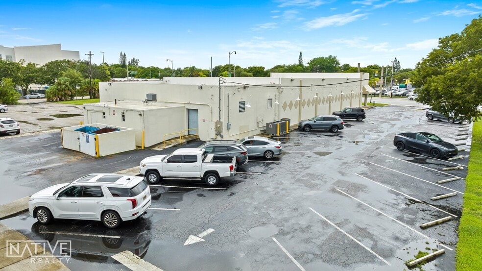 More Photos Of 2111 N Federal Hwy, Hollywood Freestanding For Lease