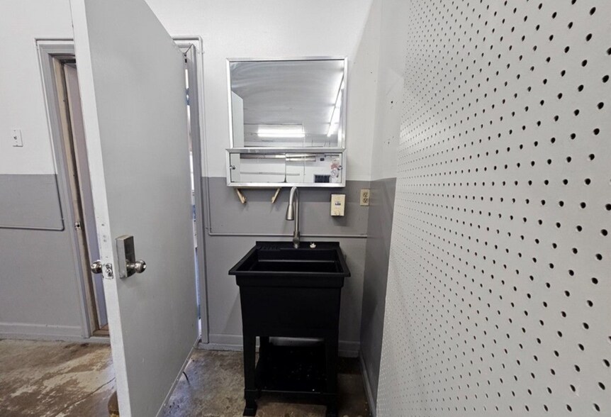 More Photos Of 97 East Ave, Newark General Retail For Sale