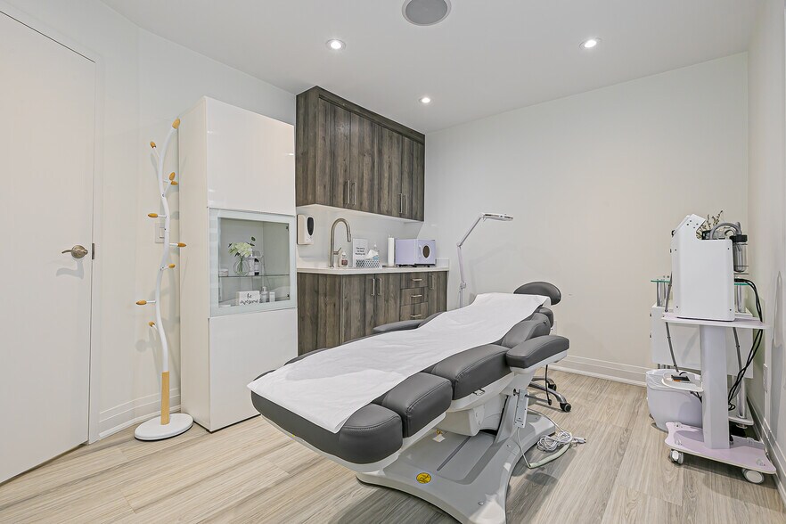 More Photos Of 72 Prospect St, Newmarket Office For Sale