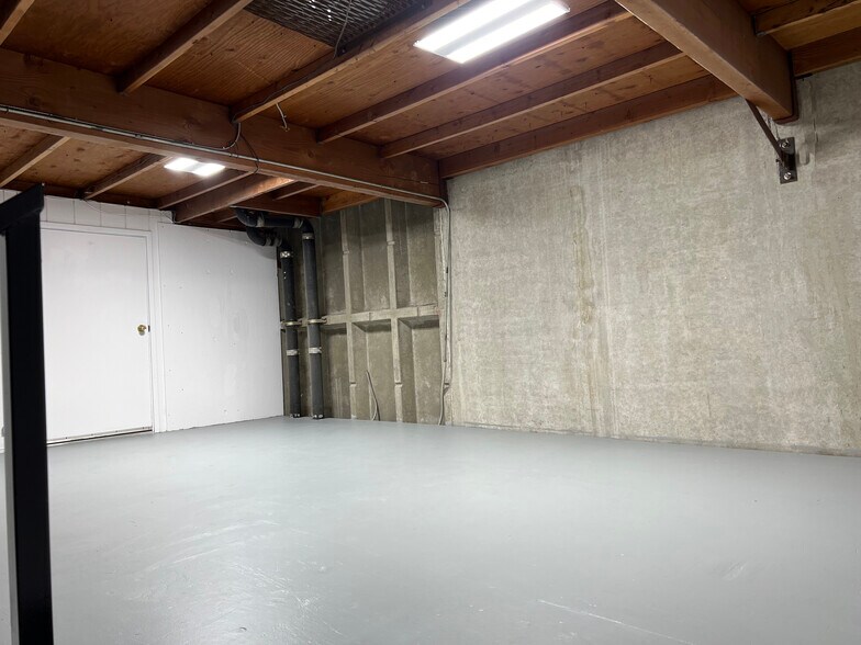 More Photos Of 2057 Goodyear Ave, Ventura Manufacturing For Sale