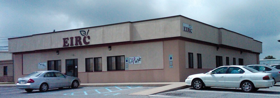 More Photos Of 900 Holly Dell Ct, Sewell Freestanding For Lease