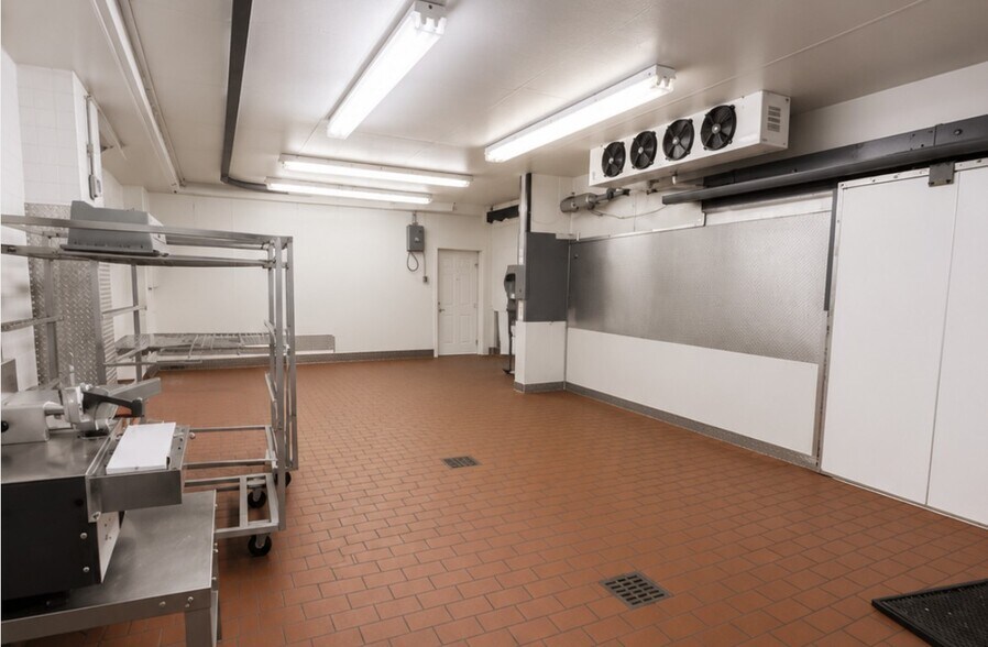 More Photos Of 3632 S 3rd St, Philadelphia Food Processing For Lease