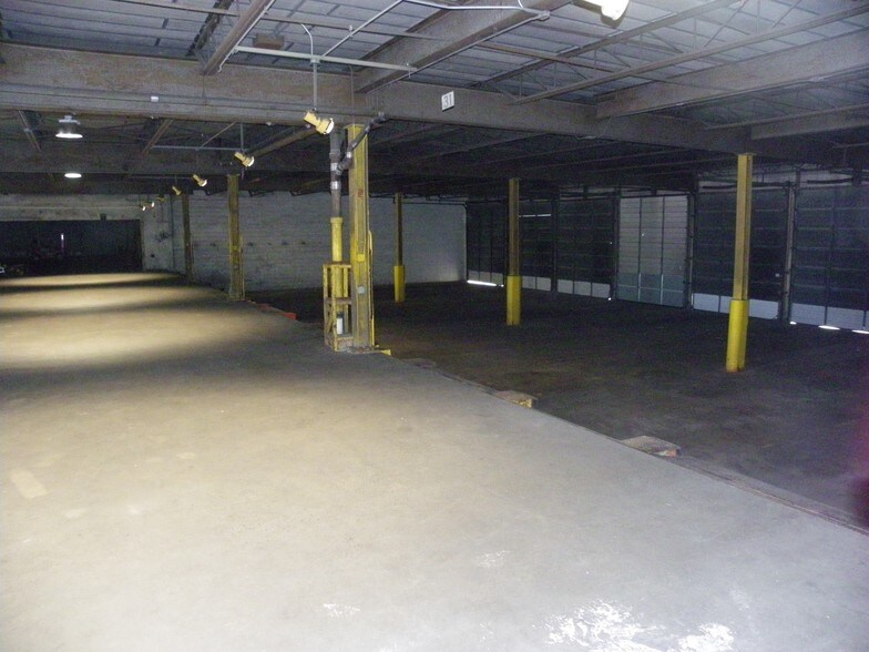 More Photos Of 1431 Bedford St, Abington Truck Terminal For Lease