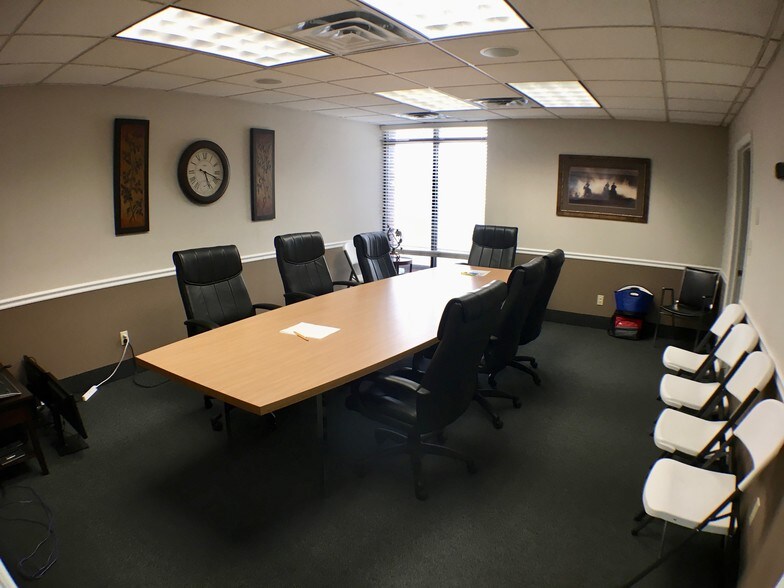 More Photos Of 2146 E Pythian St, Springfield Warehouse For Sale