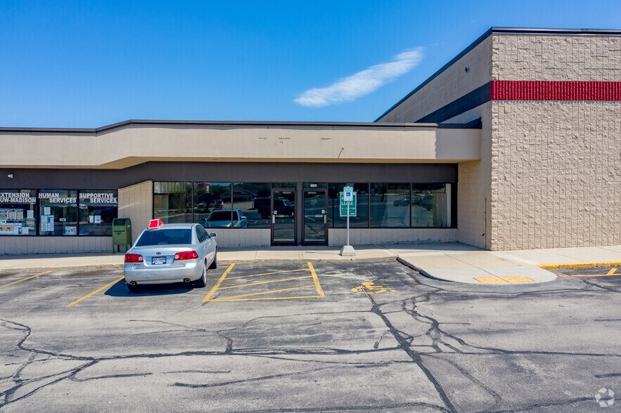 More Photos Of 1052-1200 Milwaukee Ave, Burlington Freestanding For Lease