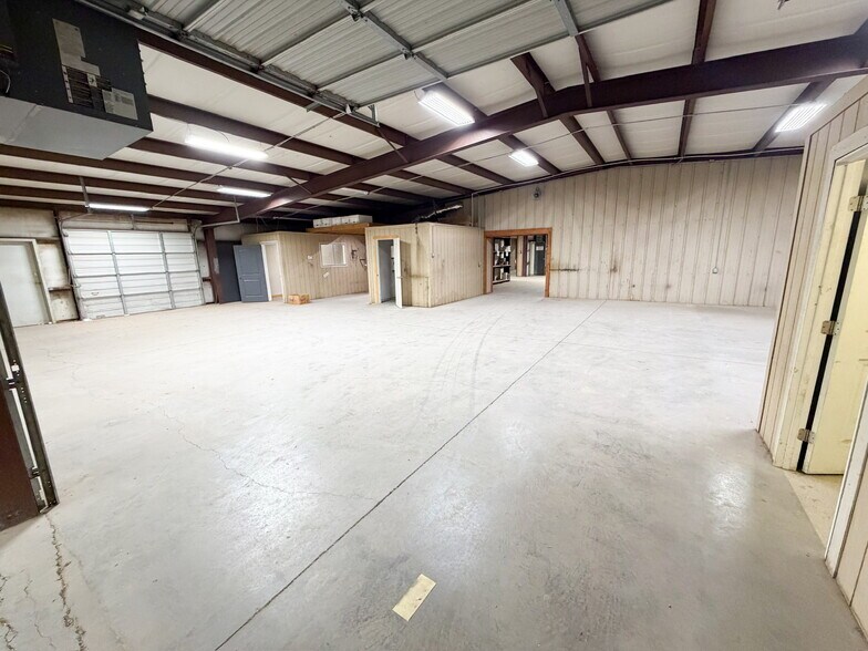 More Photos Of 2031 Trade Dr, Midland Showroom For Sale