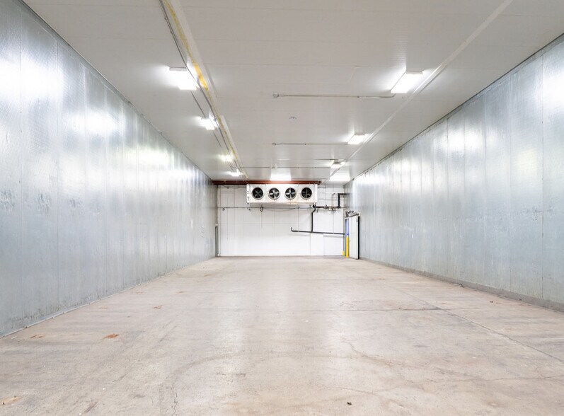 More Photos Of 1600 Naud St, Los Angeles Warehouse For Sale