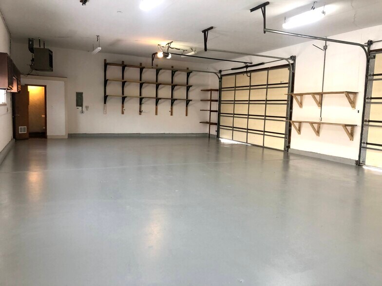 More Photos Of 225 Lake Ave, Lake Villa Warehouse For Lease