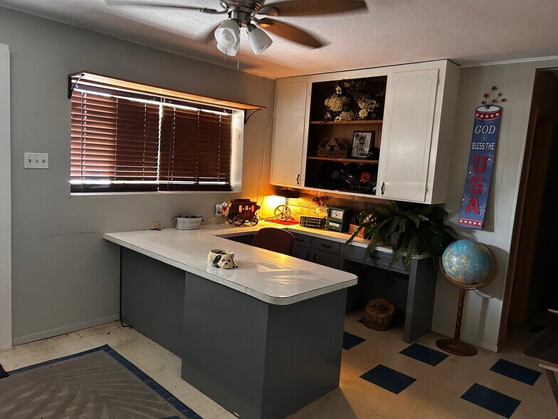 More Photos Of 1407 Blackburn Dr, Pasadena Office For Sale