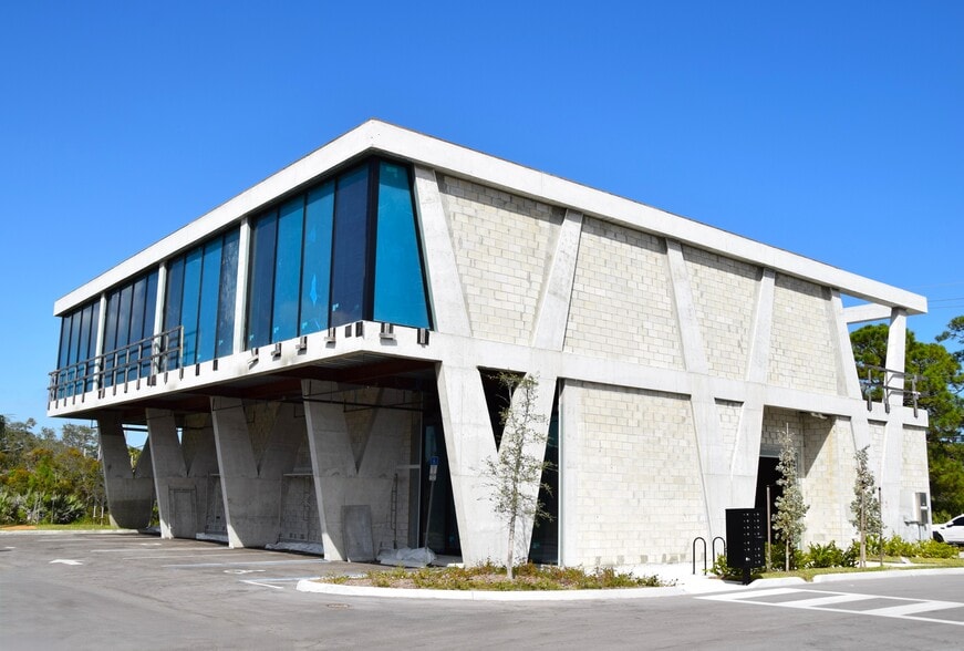 More Photos Of 11700 SE Shell Ave, Hobe Sound Loft Creative Space For Sale