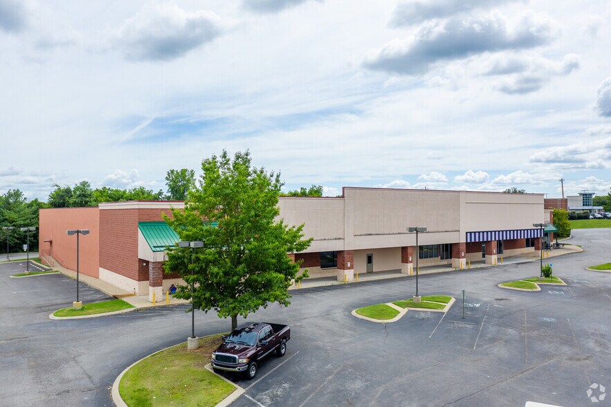 More Photos Of 103 Glen Oak Blvd, Hendersonville Storefront For Lease
