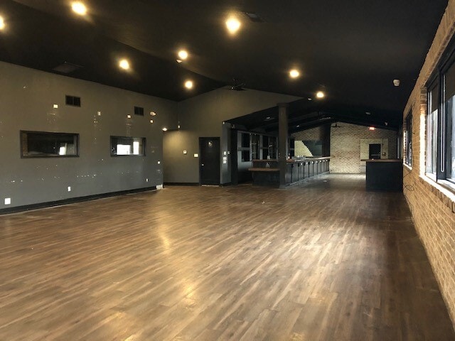 More Photos Of 1700 S Caraway Rd, Jonesboro Restaurant For Lease