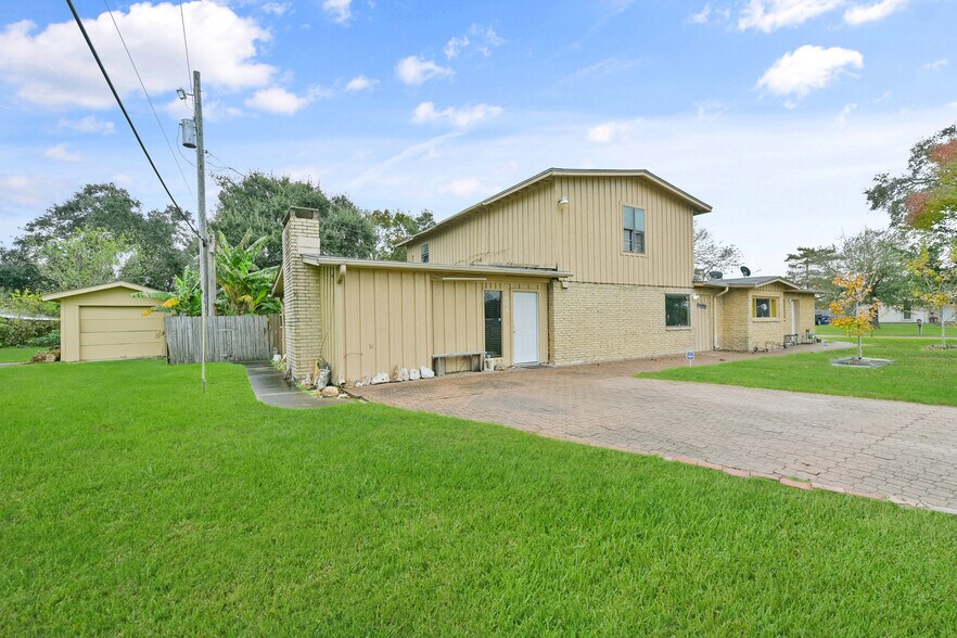 More Photos Of 1804 36th St N, Texas City Multifamily For Sale