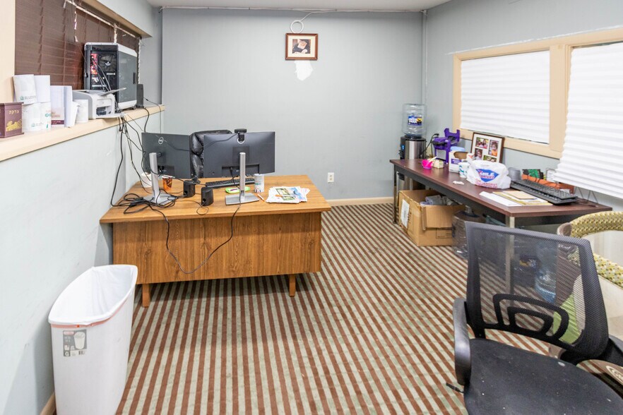 More Photos Of 3809 Clarks Ln, Baltimore Apartments For Sale