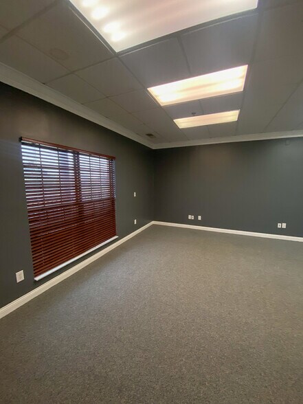 More Photos Of 7939 Morris Rd, Fairfield Township General Retail For Lease