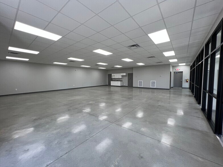 More Photos Of 192 Oakland Pky, Leesburg Office For Lease
