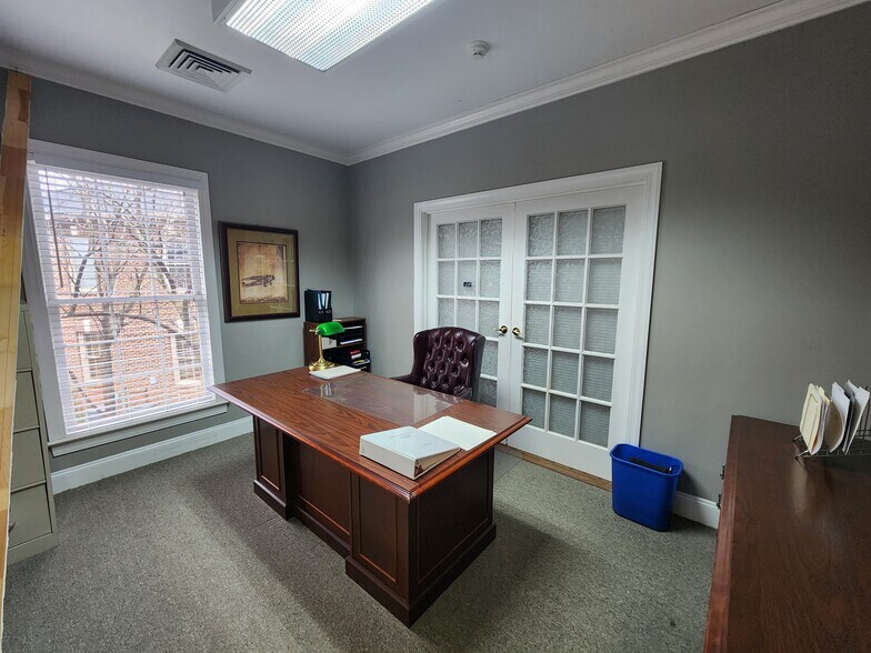 More Photos Of 109C Laurens Rd, Greenville Office Residential For Lease