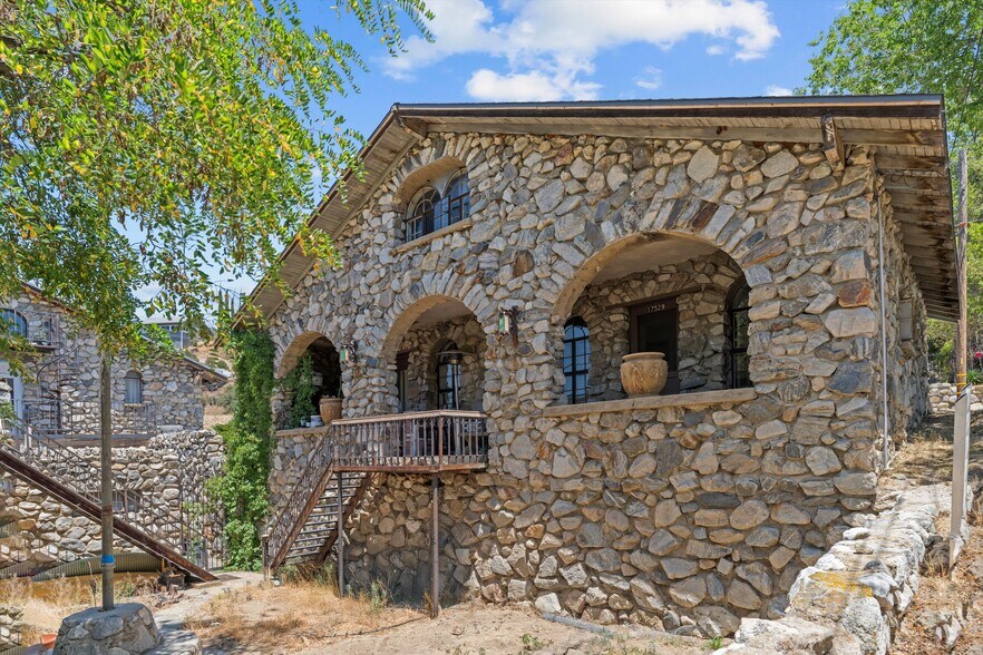 More Photos Of 17539 Elizabeth Lake Rd, Lake Hughes Land For Sale