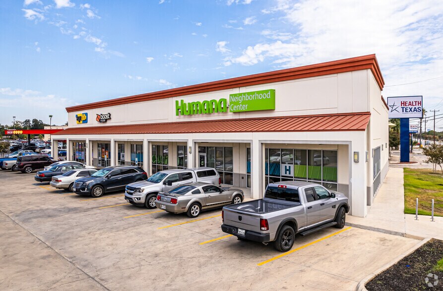 More Photos Of 950 S General McMullen Dr, San Antonio Storefront For Lease
