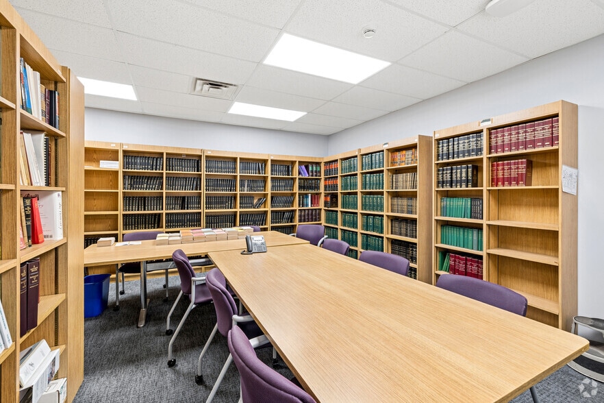More Photos Of 10B Airline Dr, Albany Office For Sale
