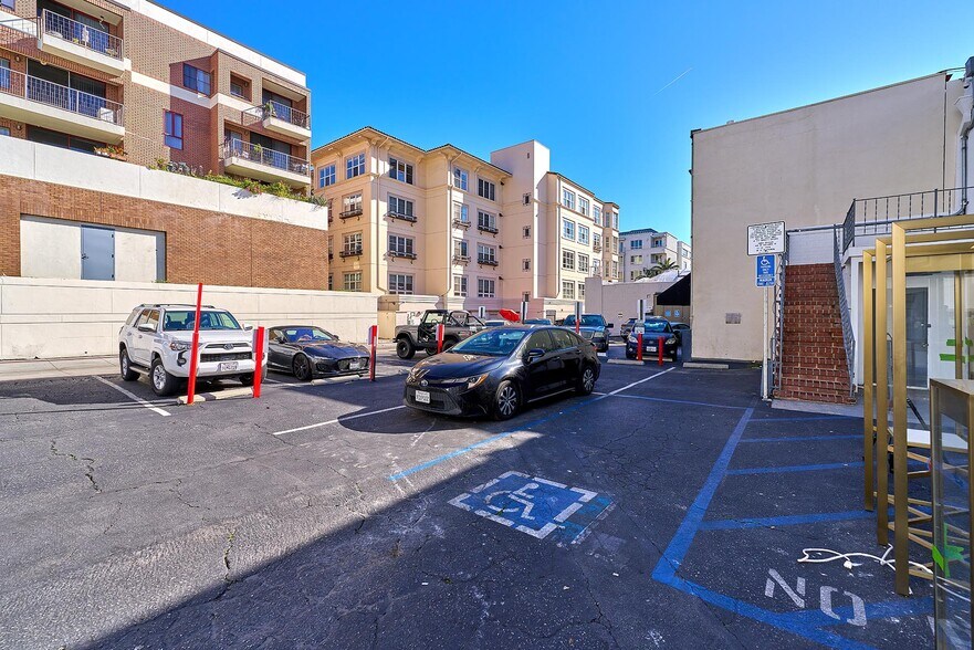 More Photos Of 220-228 N Canon Dr, Beverly Hills Loft Creative Space For Lease