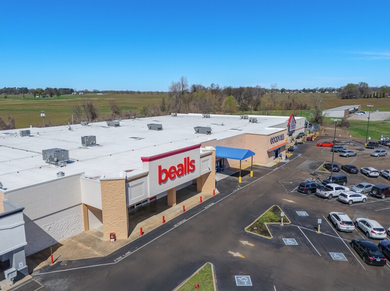 More Photos Of 975 Hwy 51 S. Hwy, Covington General Retail For Sale