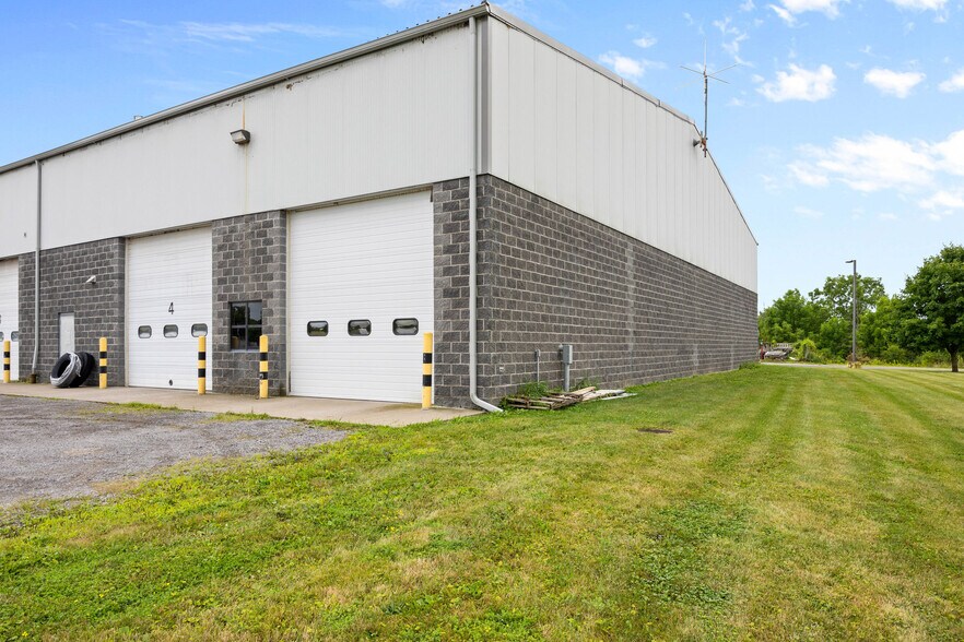 More Photos Of 2926 Lakeville Rd, Avon Warehouse For Lease