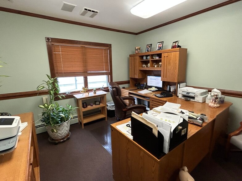 More Photos Of 847 King George Rd, Fords Office For Sale