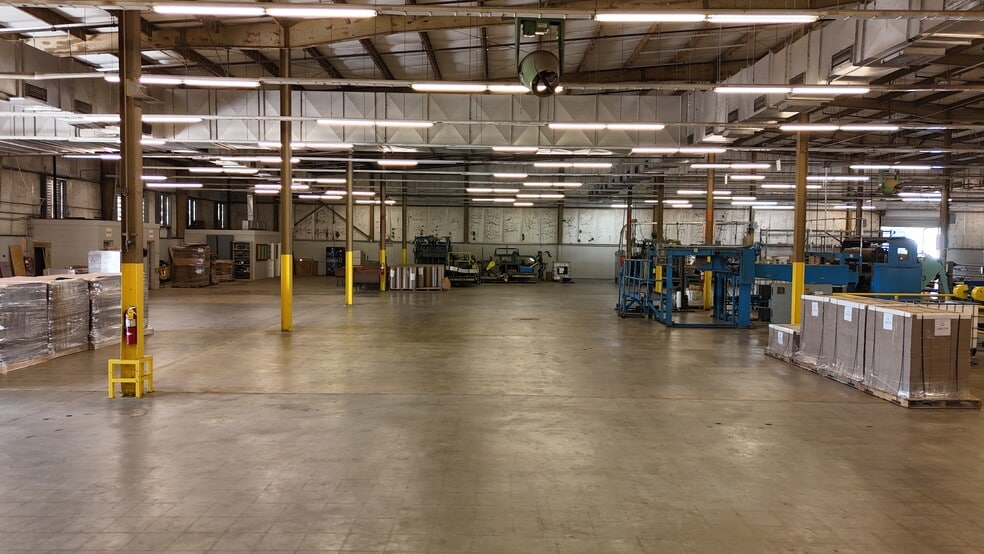 More Photos Of 215 7th Way, Alexander City Distribution For Sale