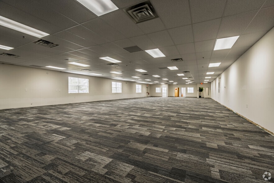 More Photos Of 8161 Executive Ct, Lansing Medical For Lease