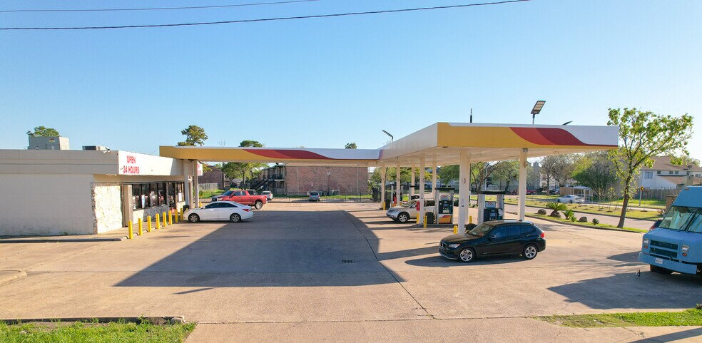 Primary Photo Of 7911 Wilcrest Dr, Houston Service Station For Sale