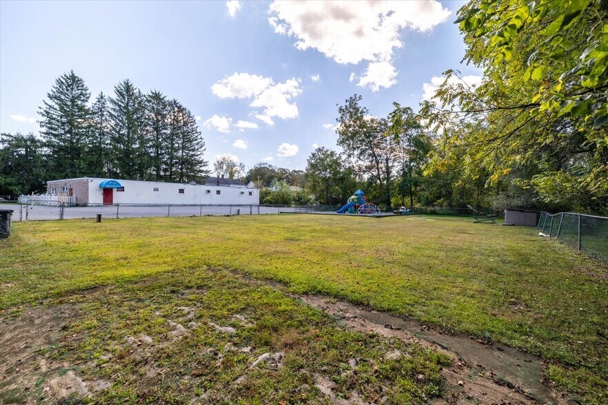 More Photos Of 2241 Ridge Rd, Bangor Flex For Sale