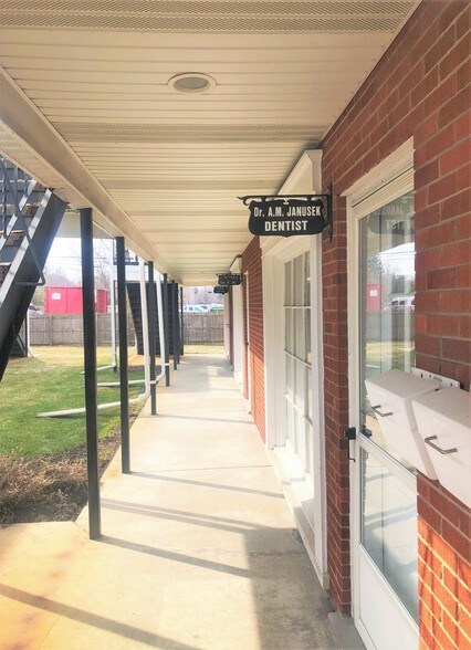 More Photos Of 5508 S Brainard Ave, Countryside Apartments For Lease