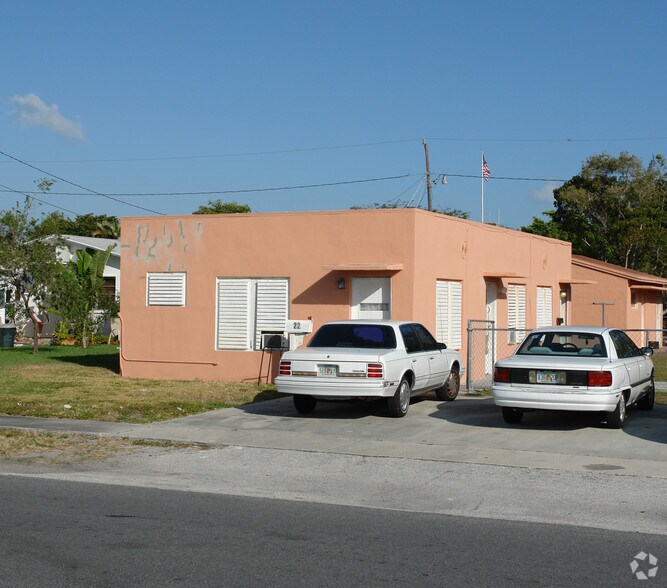 More Photos Of 22 SW 11th St, Dania Beach Apartments For Sale
