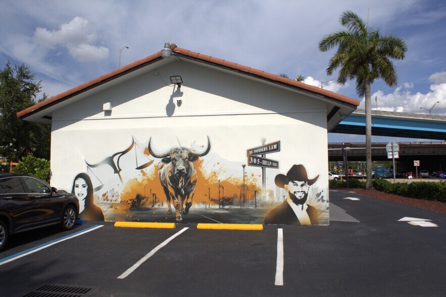 More Photos Of 7701 NW 103rd St, Hialeah Storefront Retail Office For Lease