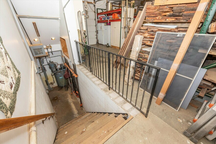 More Photos Of 806 Park Ave, Mount Airy Office For Sale