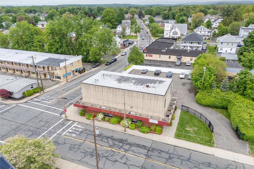 More Photos Of 119 Winsor St, Ludlow Office For Sale